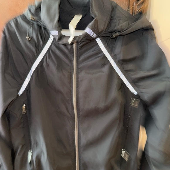 lululemon athletica Women’s black lightweight jacket as. 8 - Picture 3 of 10